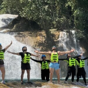 Tour: Zona Arqueológica de Palenque + Misol-Há + Agua Azul + San Cristóbal